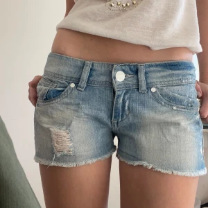 Lågmidjade ljusblå jeansshorts - Såå snygga!!