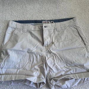 Sommar shorts  - Säljer pga för små