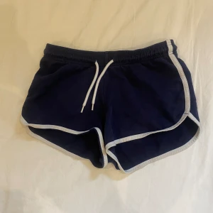 Blåa mjukis shorts  - Super snygga blåa mjukis shorts passar både s och xs