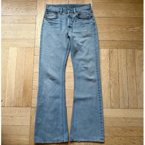 Acne Studios Jeans - Flared Acne studios jeans, skit fin pass form, passar W29.