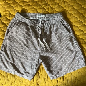 Shorts - Sköna shorts i någons slags bomullsmix. Skick 8/10. Hör gärna av er vid funderingar.