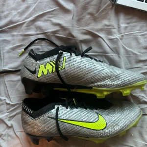 Nike fotbollsskor  - Säljer mina fotbollsskor knappt använda storlek 44 nypris 2900. Kan även byta mot andra skor