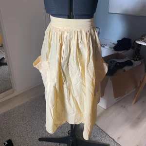 Jättesöt kjol☀️ - Söt kjol, köpt second hand, men i fint skick. Perfekt för sommaren!⭐️