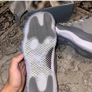 Jordan 11 cool grey  - Helt nya knappt använd för en bra pris  43-44 trade funkar kvitto finns😁 retail:4 000kr