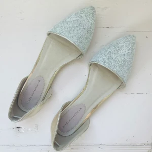 Ballerinaskor - Såå söta ballerinaskor strl 40🌸🌸 Säljer pga för stora för mig och därav är de helt oanvända!! 
