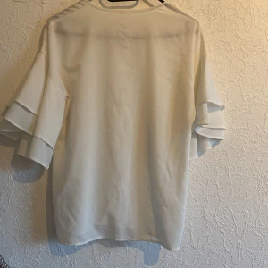 Jätte fin vit sommar tröja - Inga fläckar jätte stilig. (Stockholmsstil) strl S/M