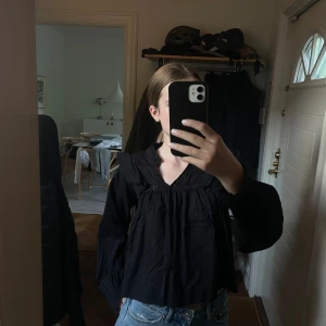 Blus - Säljer denna fina populära blusen från Gina Young!❤️Har inte använt mycket alls så den är nästan som helt ny❤️ ❗️ Kontakta mig vid köp istället för att trycka på köp nu❗️