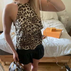 Leopard halternecktopp - Supersnyggt leopardlinne!!💕💕