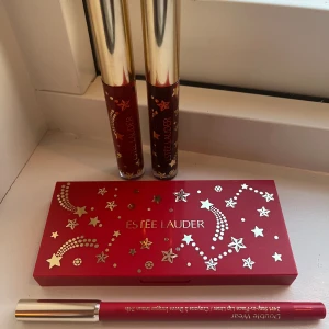 Smink kit - Jag säljer dessa helt nya smink produkter från este lauder då dem inte kommer till användning. Se bild på paletten (bild nummer två). Man kan köpa allt i ett kit men också styckvis. Vill man köpa hela kitet så kostar det 89 kr och styckvis kom privat