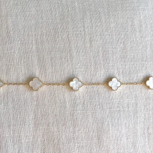 Vit klöver armband  - Nya klöverarmband i rostfritt stål, lyxigt pläterat med 18k guld 💛✨