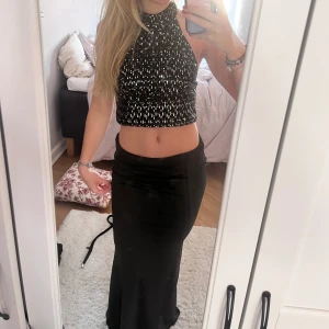 Fest topp - En jättefint glittrig festtopp med öppen rygg. Använd endast en gång. 