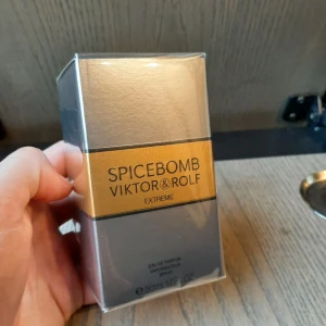Spicebomb extreme edp - Säljer min helt nya spicebomb extreme, kommer med kvitto och betalades för ungefär 3 dagar sedan, om intresserad kom i förhand 