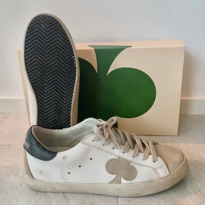 The gallerist  - Säljer nu dessa ”The gallerist”. Skorna är i 9,5/10 skick har endast använt de två gånger, storlek 40. Hör av vid funderingar! 