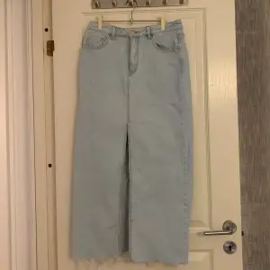 Jeans kjol från stradivarius i storlek 38