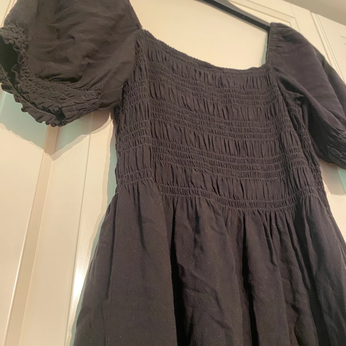 Svart mjukis klänning 