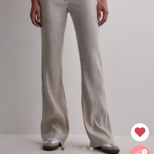 Linnebyxor - Nya linnebyxor från Nelly. Kol privat för flera bilder. Kom privat för fler bilder Nypris 499