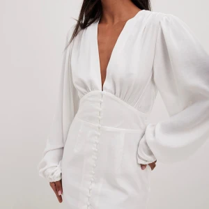 Student klänning  - Säljaren denna fina klänning, ej använd, prislapp kvar💕