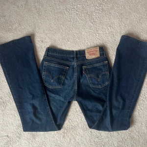 Lågmidjade jeans - Levis jeans i nyskick