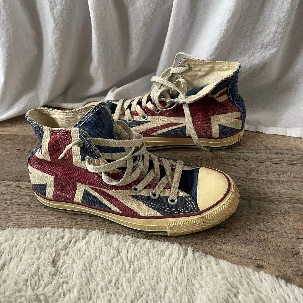 Säljer nu mina Converse, de är i bra skicka💗🇬🇧🇬🇧. Skor.