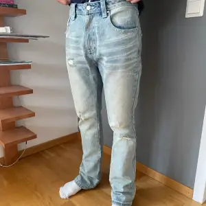 Bracca jeans i storlek 30/32, han är 183. Limiterade jeans