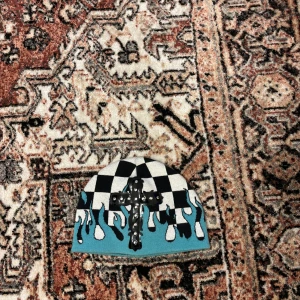 Deadman6ft mössa - Säljer den här riktigt feta mössan från ett litet märke som heter deadman 6ft. Köpt från deras hemsida. Inga defekter alls. Hör av dig om du har frågor eller liknande. Pris inte hugget i sten😇