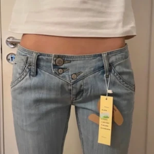 Jeans  - Super fina jeans jag köpte från plick med tvärt passade det inte. (Bilderna är lånade från gamla säljaren)💓💓 