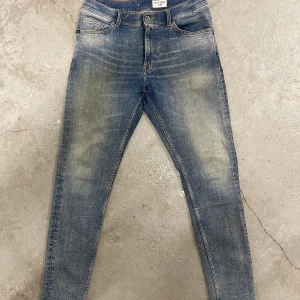 Tiger Of Sweden Evolve Jeans - Tiger Of Sweden Evolve Jeans storlek 33x32 Är i en tajt modell med mycket stretch.