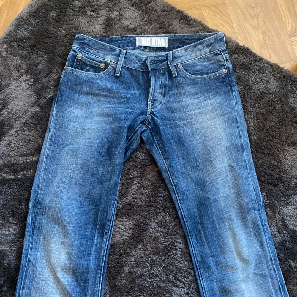 Jätte snygg jeans från vig star som är lite förkorta på mig som är 166 midjemåttet är rakt över 36-37. Jeans & Byxor.