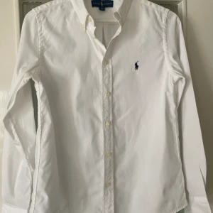 Ralph Lauren skjorta - Bra skick, inga fläckar, sparsamt använd, passar till nästan allt