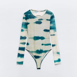 Cool topp - Säljer denna ascoola body-toppen med öppen rygg från Zara 🥰 aldrig använd!