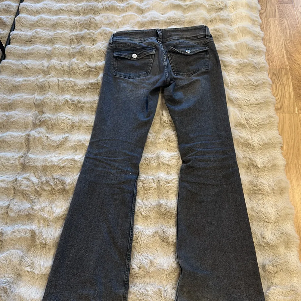 Ett par jeans från Gina Tricot(barn) Typ nya, i size 158. Jeans & Byxor.