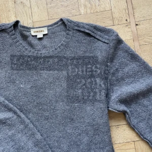 Diesel tröja - Fet diesel tröja i bra skick, passar som M eller liten L! Bara att skriva för fler bilder eller frågor! 