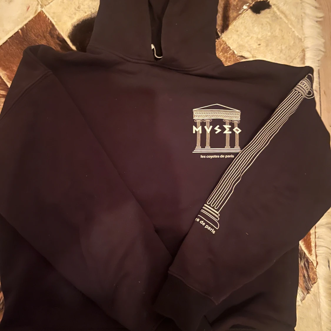 2 st Les Coyotes hoodies.  - 91