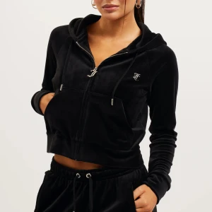 Juicy Couture - Svart Juicy tröja utan glitter, mycket sparsamt använd. Köpt för 1300💗