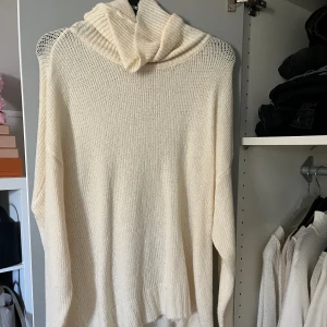 Stickad tröja - Strl M 