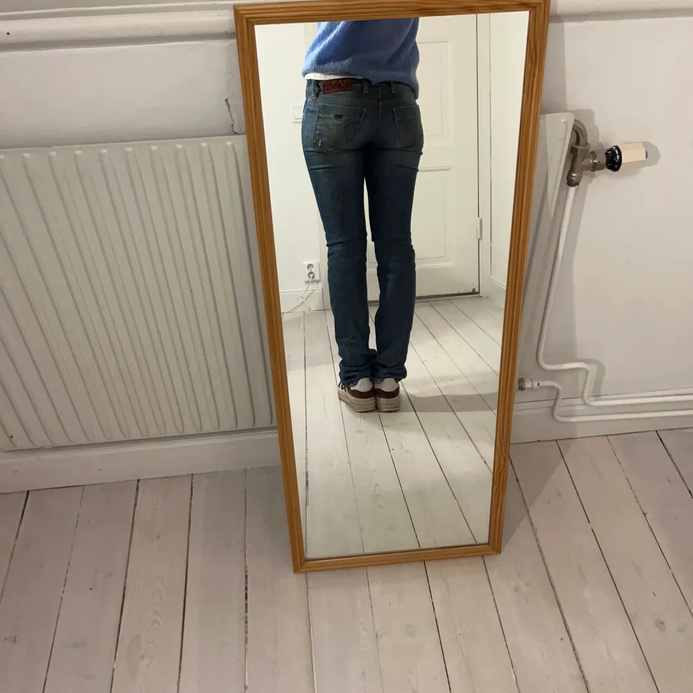 Sjukt snygga nästan helt oanvända miss sixty jeans som tyvärr är lite för långa för mig som är 169!. Jeans & Byxor.