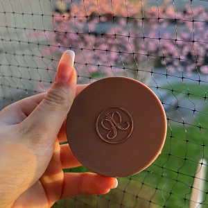 anastasia bronzer - ja säljer denna anastasia bronzer  för ja får inte användning av den,super fin bronzer💗 (ja köpte denna för 450 kr) 