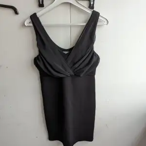 Ny svart klänning med lappar kvar strl M  Nypris 299 kr  
