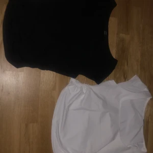 Två st toppar - Obeskrivligt fint hur de sitter på en, strechiga och lufftiga, drömigt material