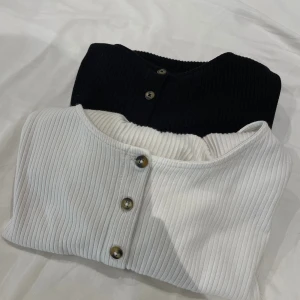 Två tröjor fån mango (s) - . 