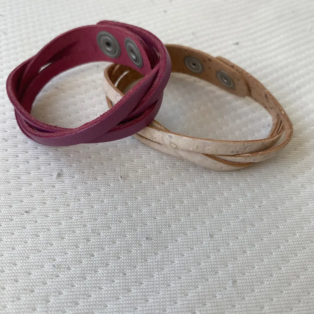  Super fina Läder armband, kan också välja ett, ett för 15 båda för 20 ☺️. Accessoarer.