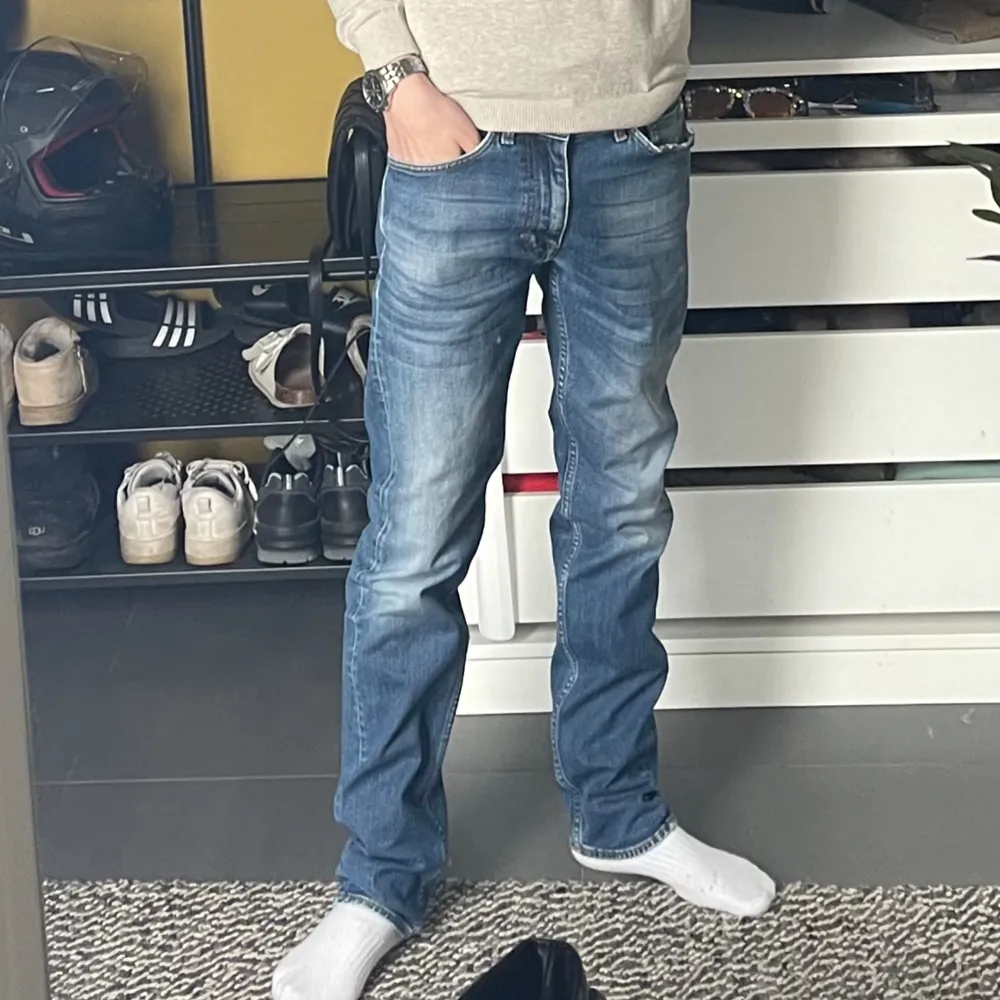 Grymt schyssta tiger of Sweden jeans. I princip helt nya! Storlek 31/32 Jag är 171 (57kg). Jeans & Byxor.