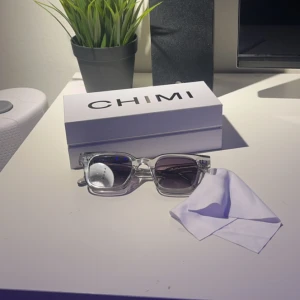 Chimi 004 - Säljer dessa då jag aldrig använt dem nästan. Liten repa se bild 3. Annars bra skick och allt ingår. Snabb frakt kan lösas. Nypris: 1250 kr. Pris går att diskutera vid en snabb affär! 