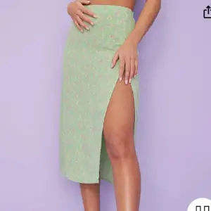 Säljer en oanvänd kjol ifrån Nelly eftersom den är för stor för mig. Prislappen är kvar och den är endast testad.💓 ord pris 399kr och helt slutsåld på Nelly.💓 kom privat för fler bilder eller om du har frågor.💓(priset kan diskuteras)
