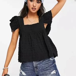 Topp - SÖKER!! SÖKER DEN HÄR TOPPEN (helst i vit) SKRIV TILL MIG OM NI SÄLJER ELLER VET NÅGON SOM SÄLJER! BETALAR BRA!!