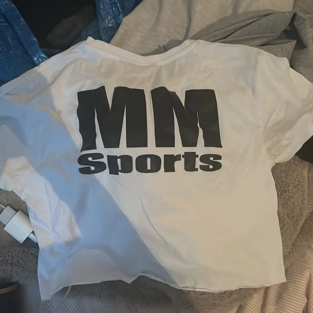 T-shirt från mm sports, croppad Bra skick💗. T-shirts.