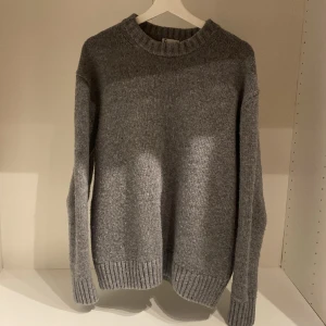 Stickad overshirt  - Stickad tröja i storlek M och nyskick!