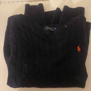 Ralph lauren sweatshirt  - Säljer min stickade ralphlauren sweatshirt pga att den är för liten