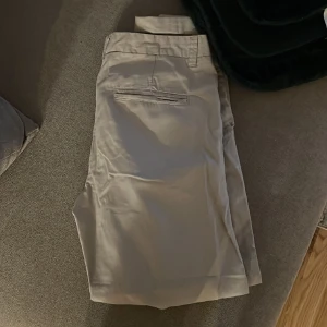 Chinos  - Chinos från gina tricot storlek 36