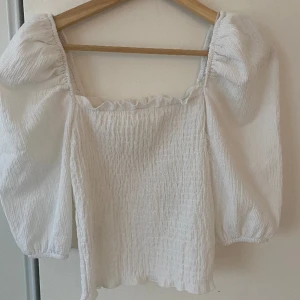 Vit topp - Vit sommartopp från ginatricot💘